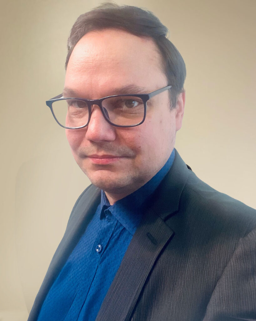 Picture of Juha in a suit